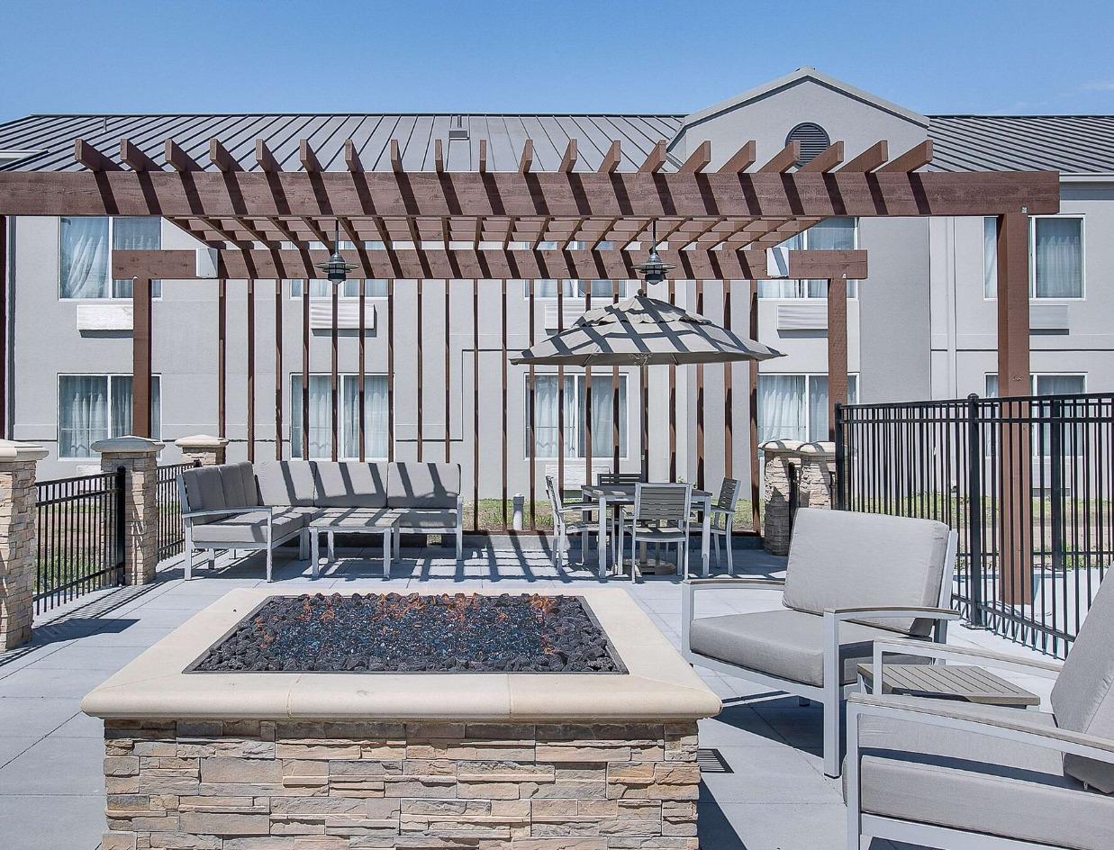 Country Inn & Suites By Radisson, Wichita East, Ks ภายนอก รูปภาพ