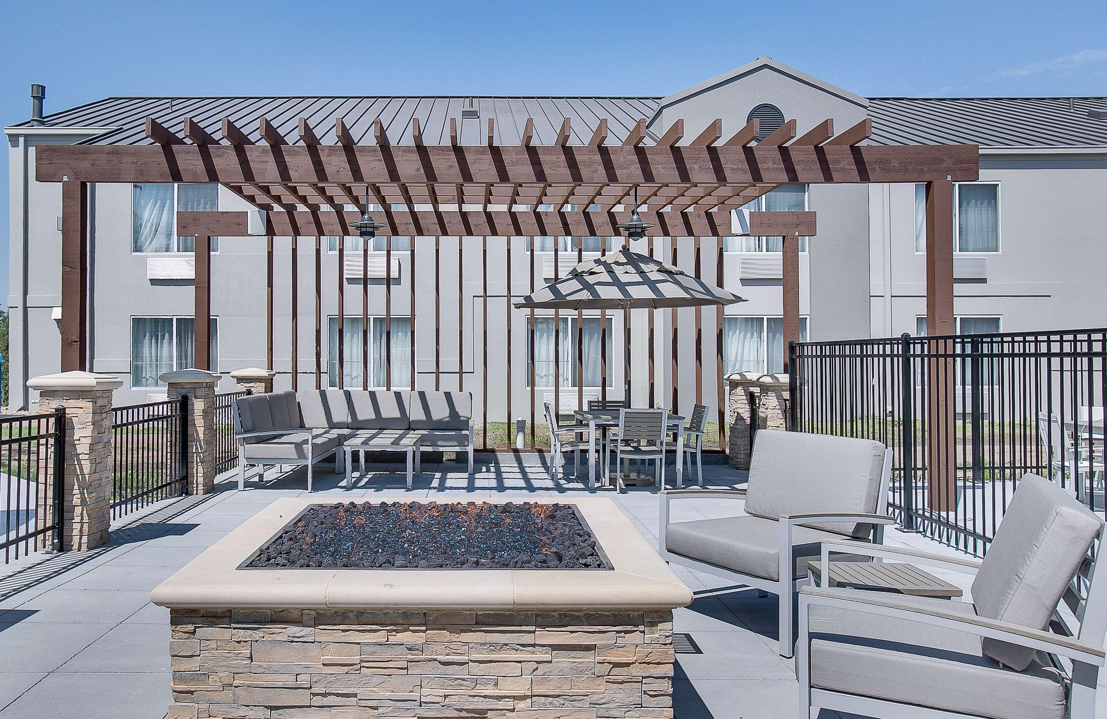 Country Inn & Suites By Radisson, Wichita East, Ks ภายนอก รูปภาพ