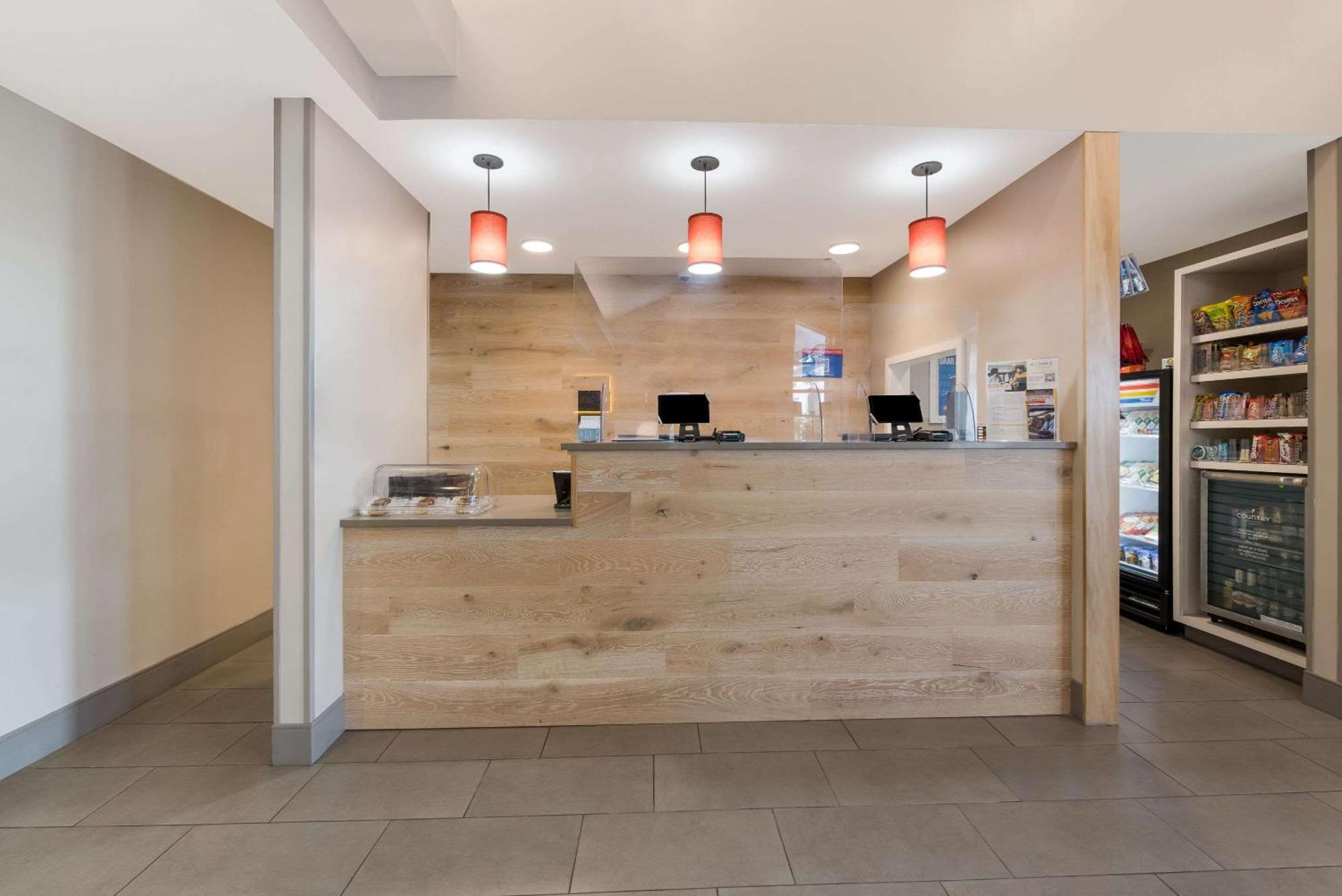 Country Inn & Suites By Radisson, Wichita East, Ks ภายนอก รูปภาพ
