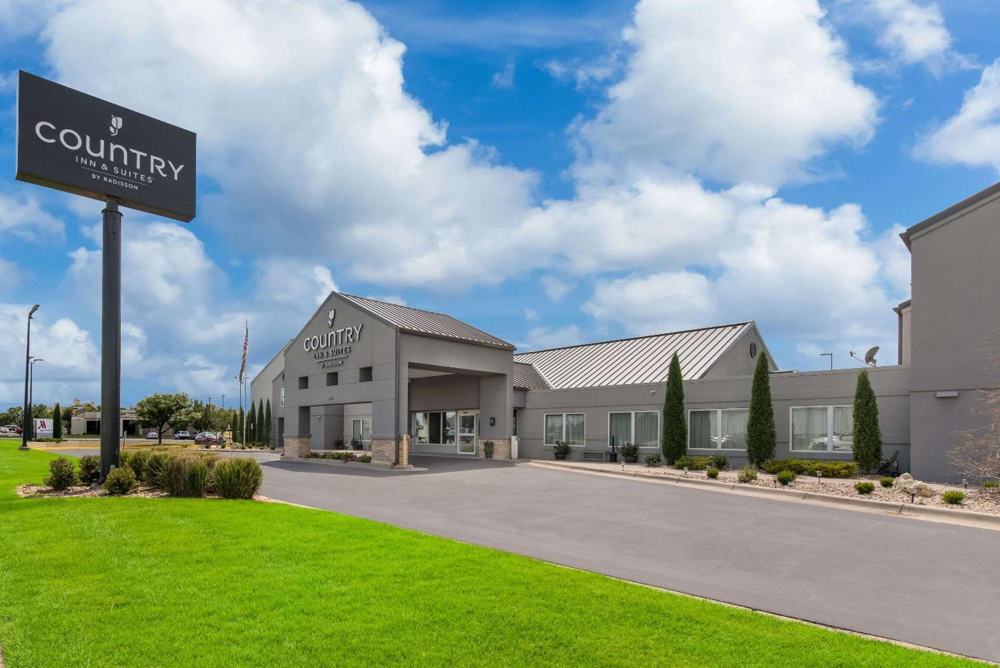 Country Inn & Suites By Radisson, Wichita East, Ks ภายนอก รูปภาพ