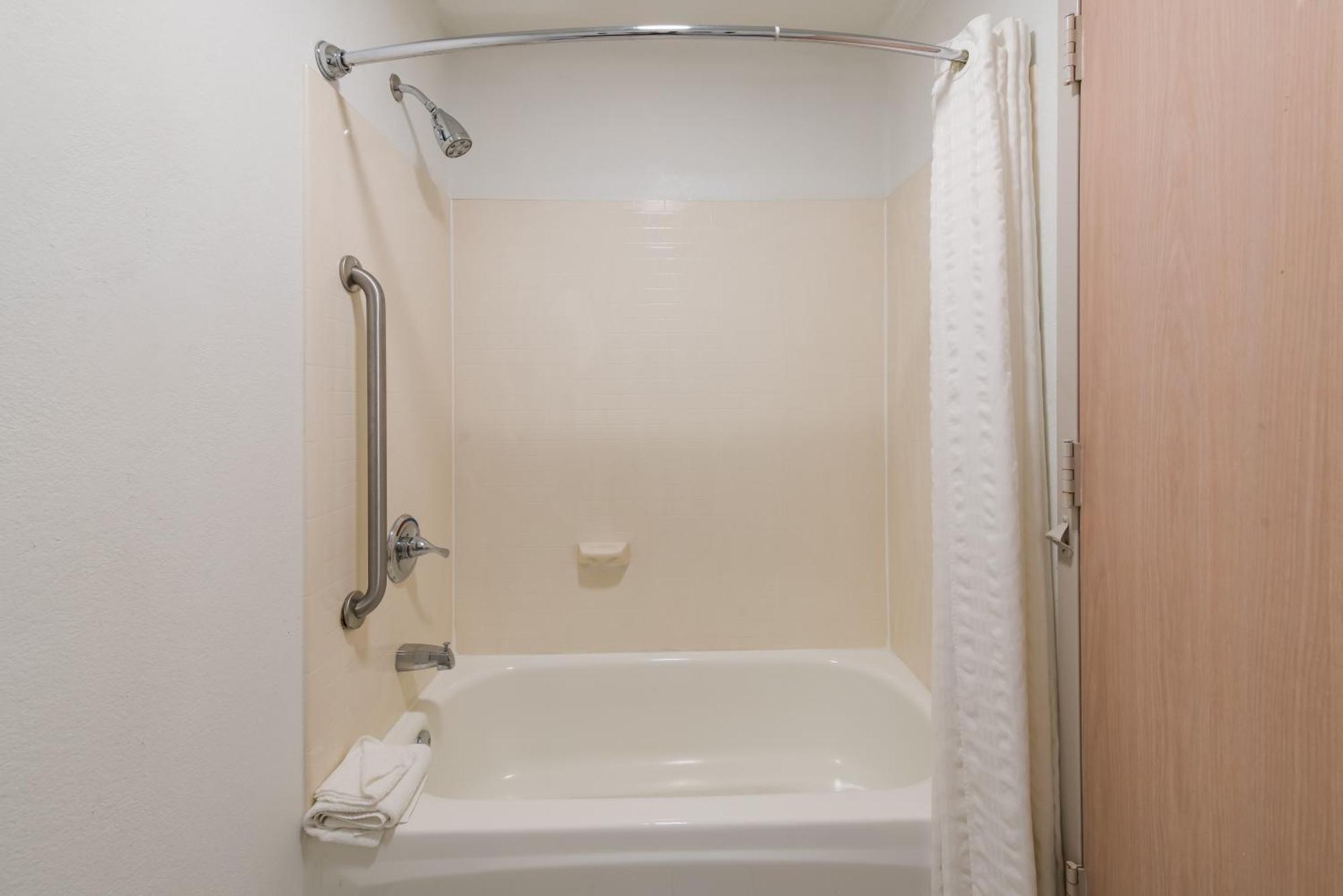 Country Inn & Suites By Radisson, Wichita East, Ks ภายนอก รูปภาพ