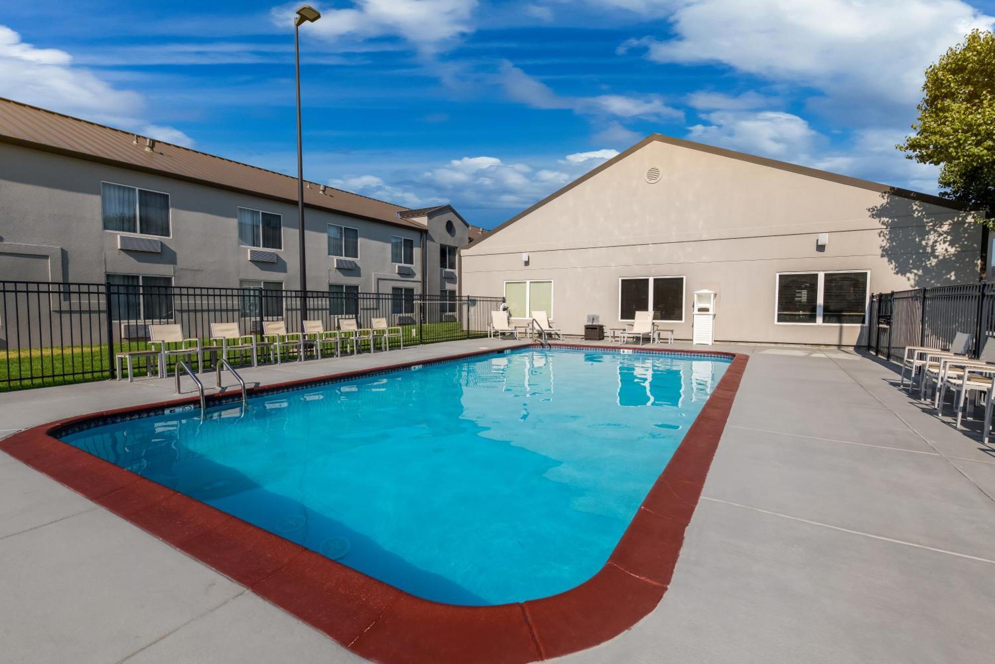 Country Inn & Suites By Radisson, Wichita East, Ks ภายนอก รูปภาพ