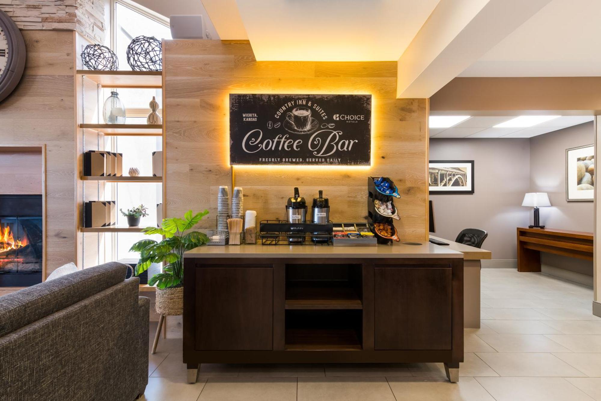 Country Inn & Suites By Radisson, Wichita East, Ks ภายนอก รูปภาพ